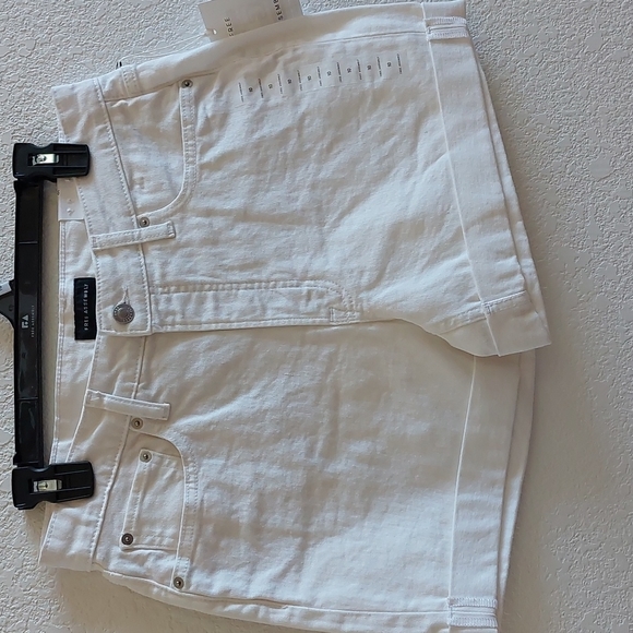 Free Assembly Women's Cuffed Rolled Jean Shorts - Picture 9 of 10